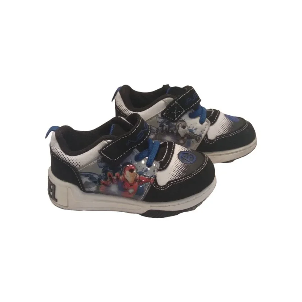 Marvel Black & White Tennis‎ Shoes Light Up While Walking Youth Size 8 Avengers